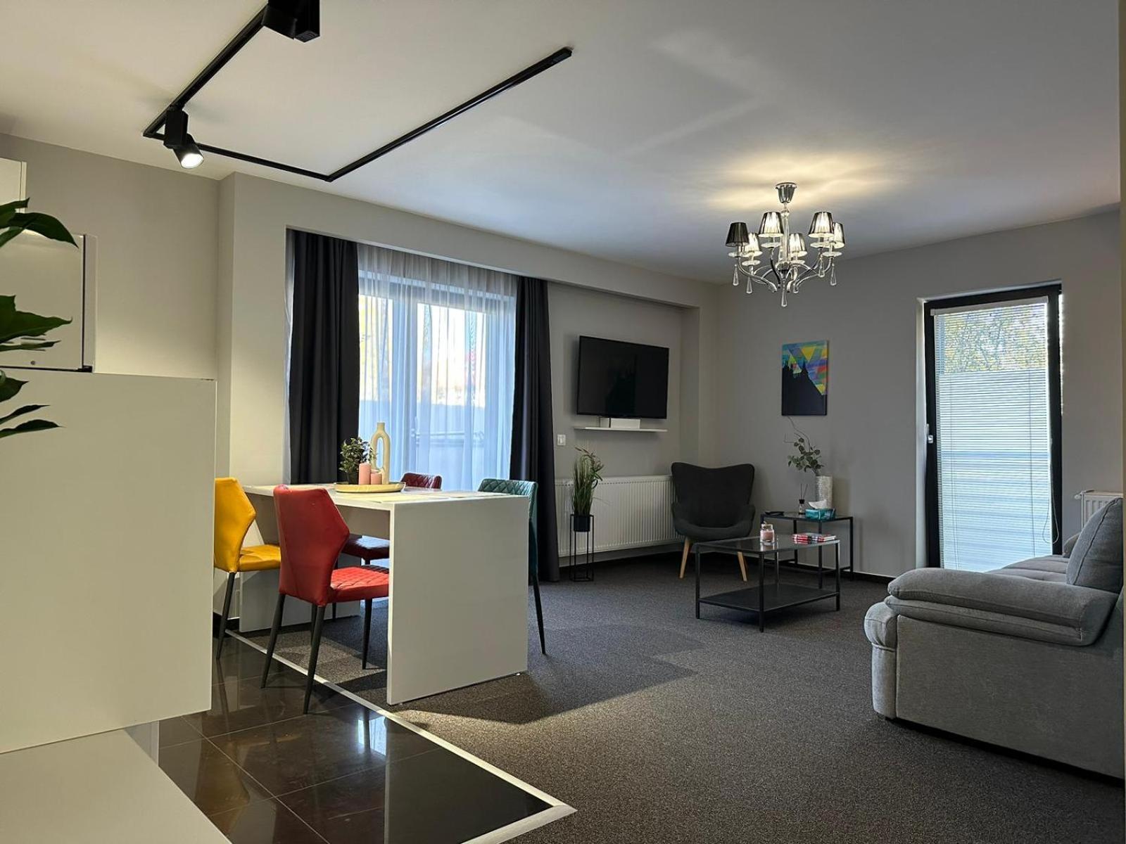 Luxury Glam Apartments & Studios Near Coresi Mall Brasov Ngoại thất bức ảnh