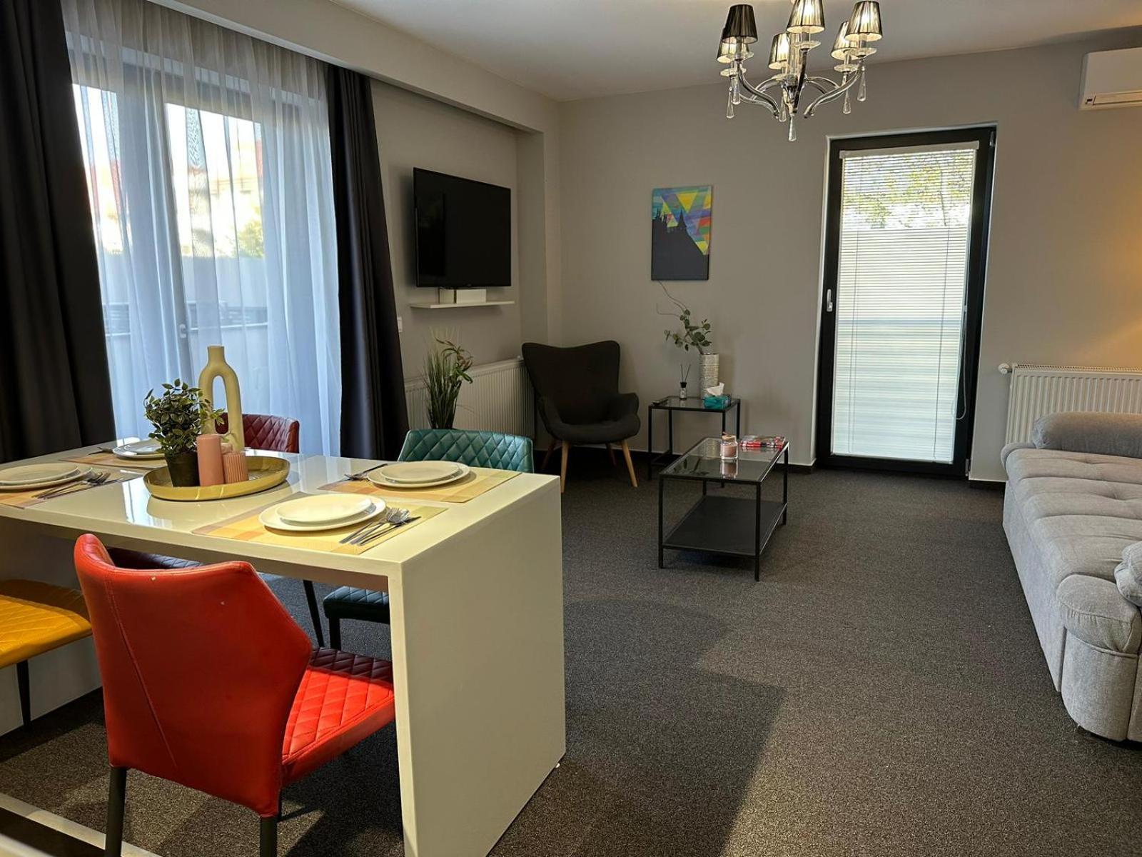 Luxury Glam Apartments & Studios Near Coresi Mall Brasov Ngoại thất bức ảnh