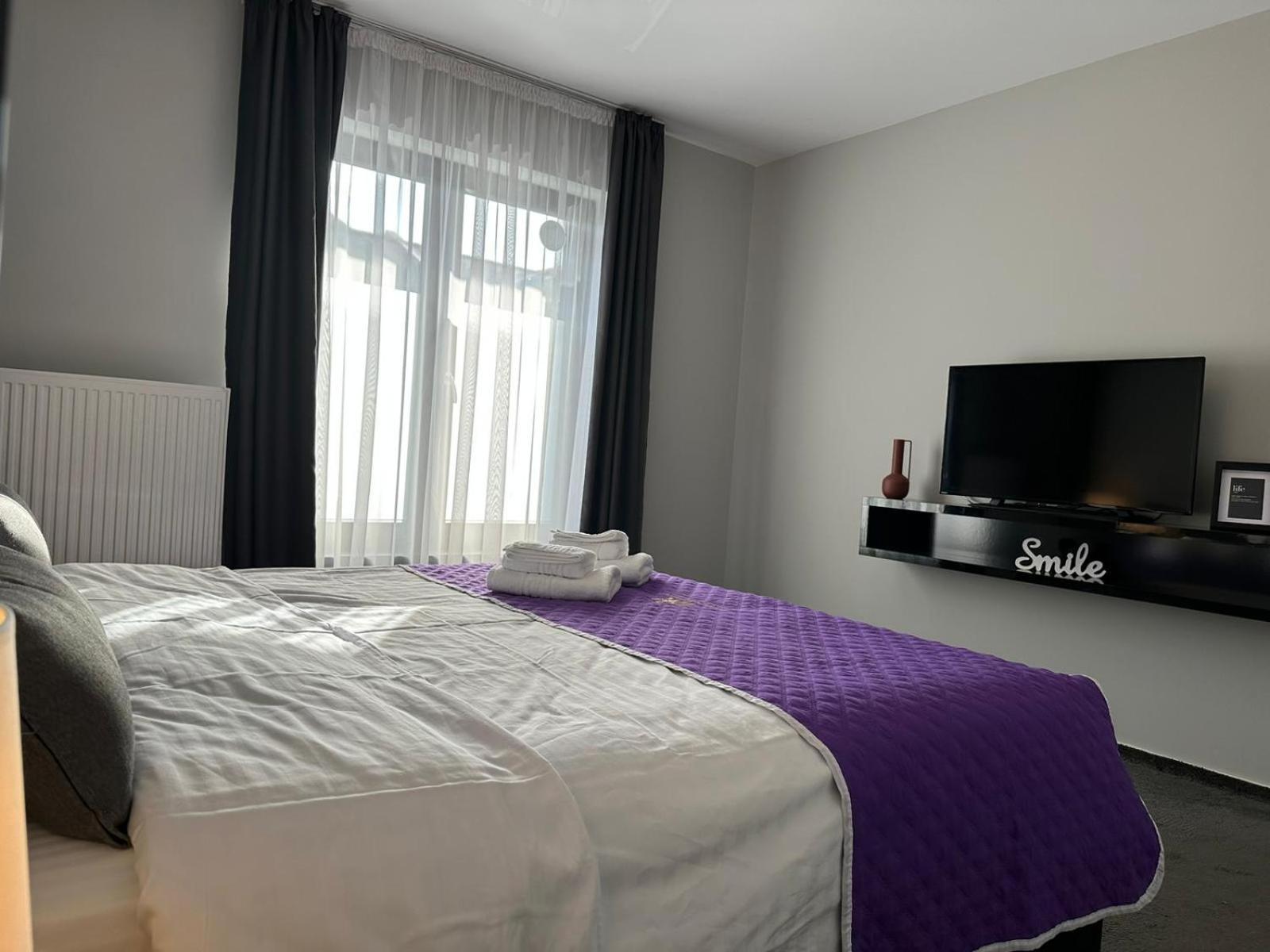 Luxury Glam Apartments & Studios Near Coresi Mall Brasov Ngoại thất bức ảnh
