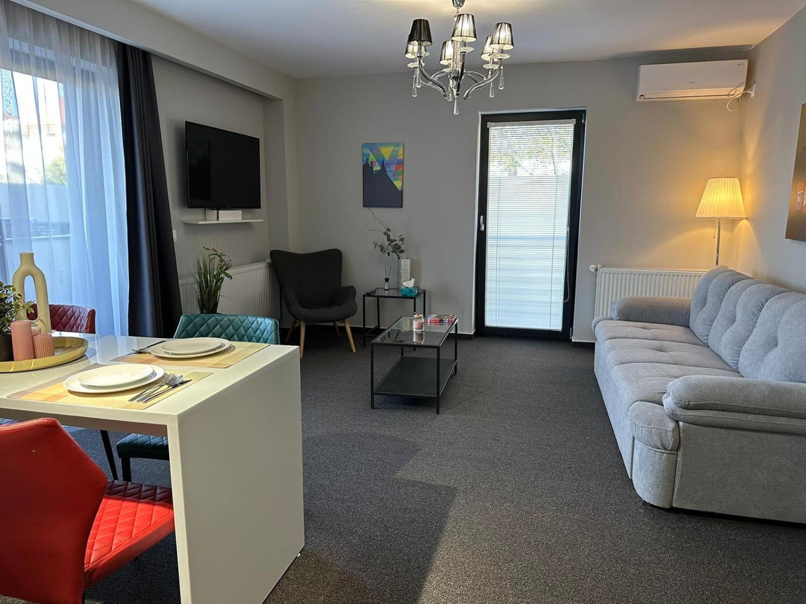 Luxury Glam Apartments & Studios Near Coresi Mall Brasov Ngoại thất bức ảnh