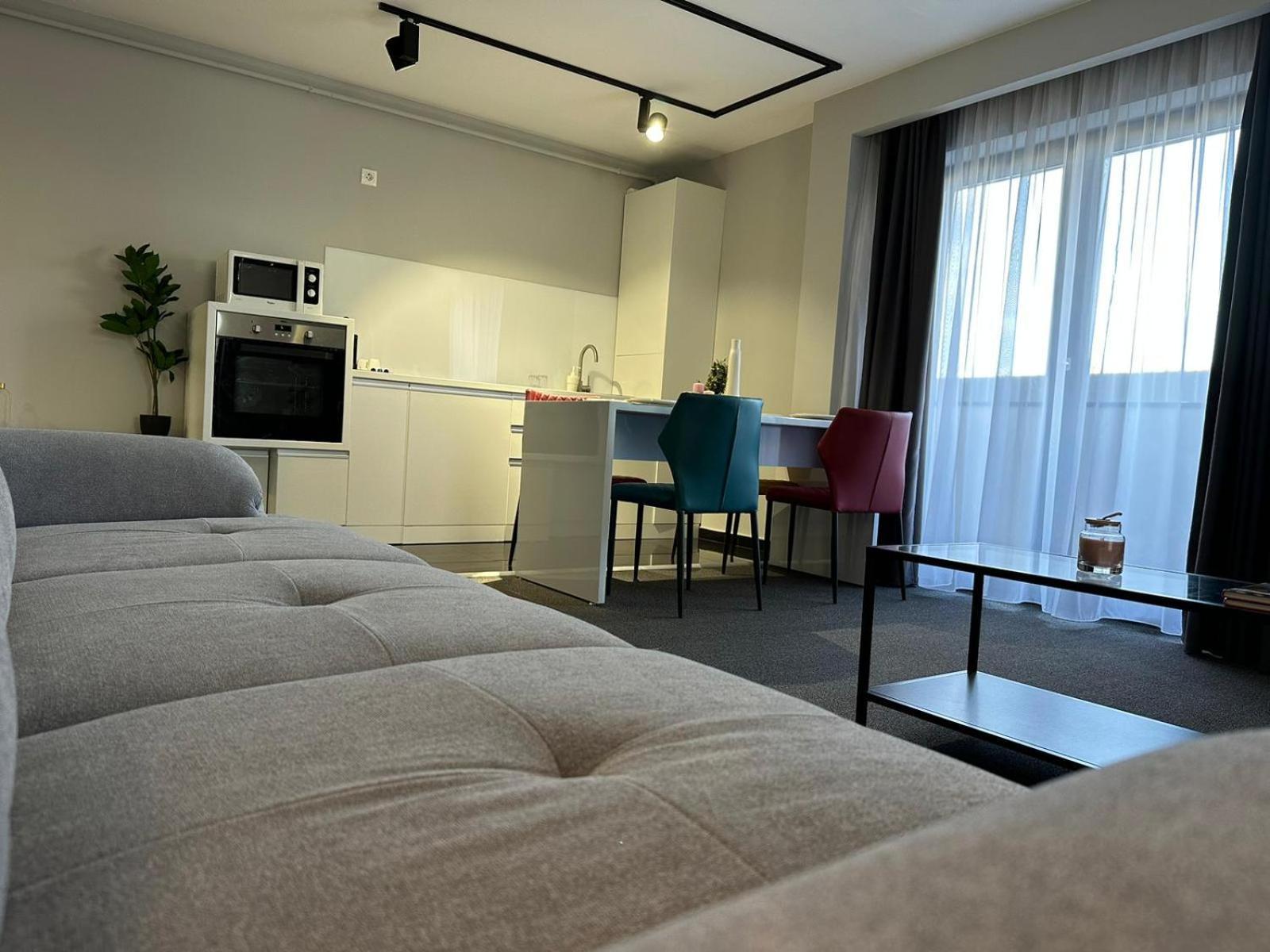 Luxury Glam Apartments & Studios Near Coresi Mall Brasov Ngoại thất bức ảnh