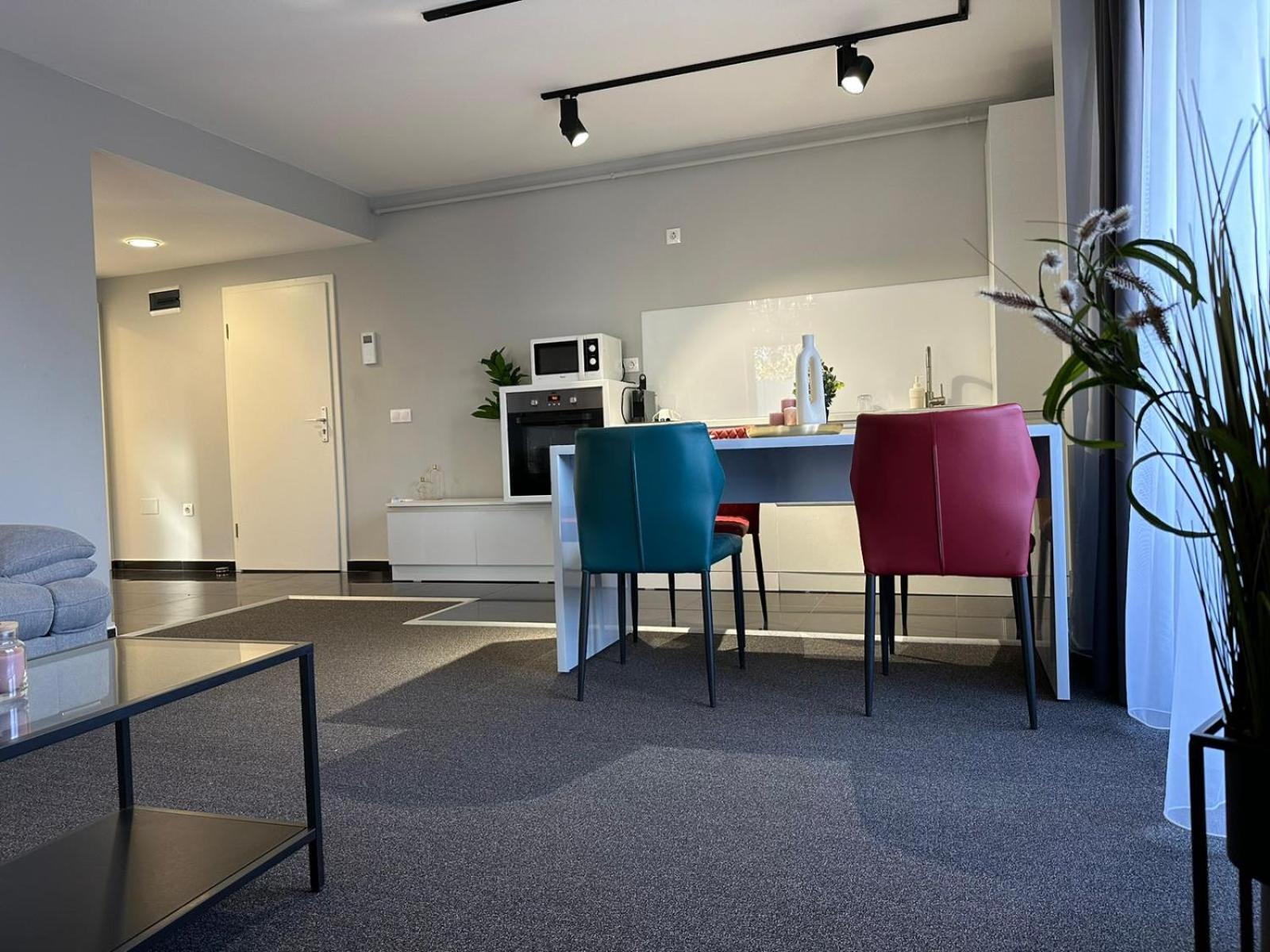 Luxury Glam Apartments & Studios Near Coresi Mall Brasov Ngoại thất bức ảnh