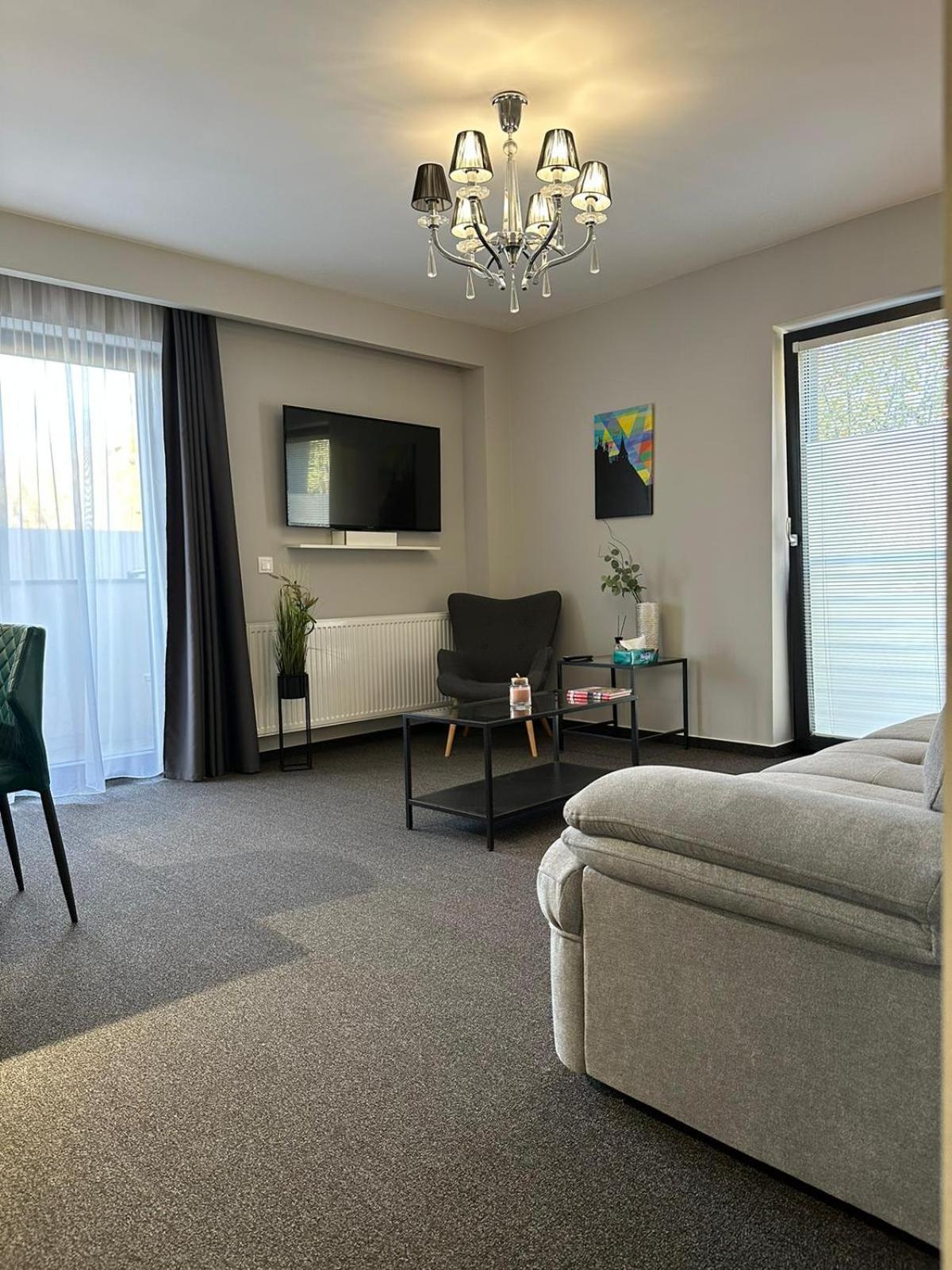 Luxury Glam Apartments & Studios Near Coresi Mall Brasov Ngoại thất bức ảnh
