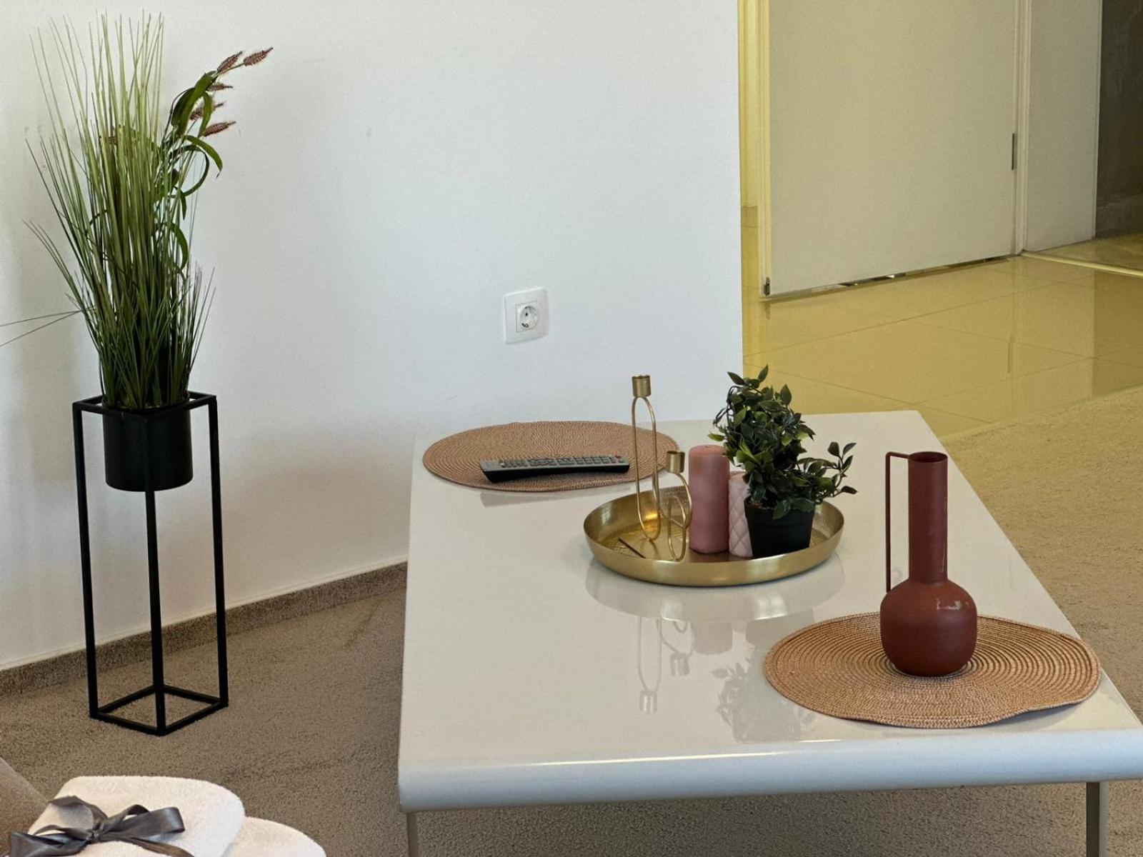 Luxury Glam Apartments & Studios Near Coresi Mall Brasov Ngoại thất bức ảnh