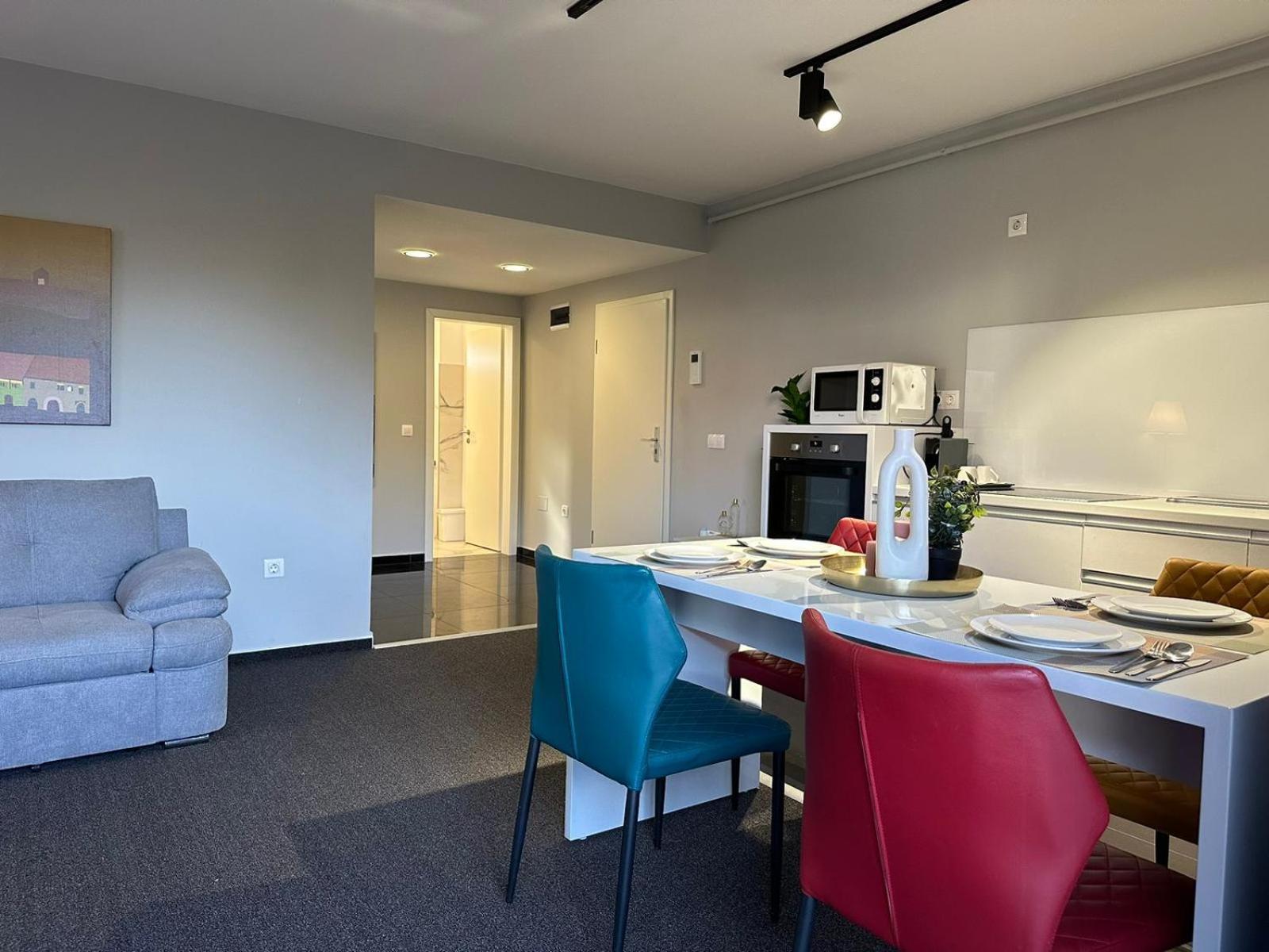 Luxury Glam Apartments & Studios Near Coresi Mall Brasov Ngoại thất bức ảnh