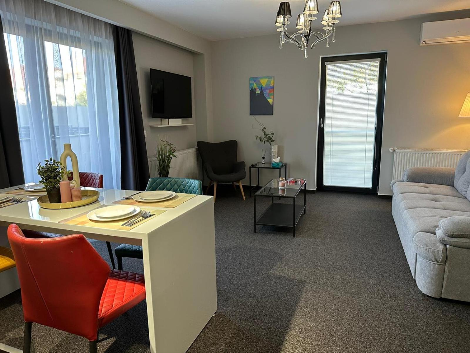 Luxury Glam Apartments & Studios Near Coresi Mall Brasov Ngoại thất bức ảnh