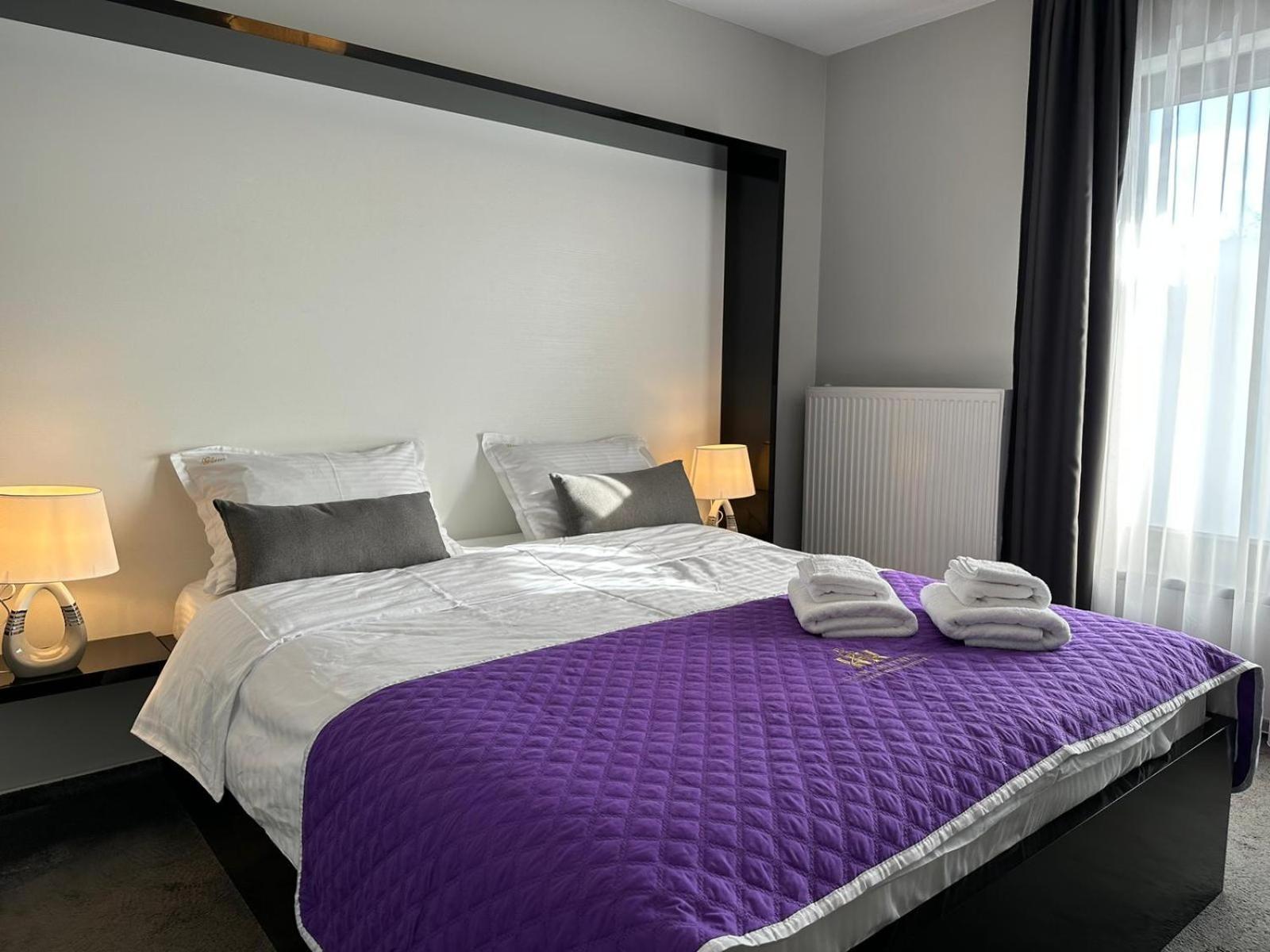 Luxury Glam Apartments & Studios Near Coresi Mall Brasov Ngoại thất bức ảnh