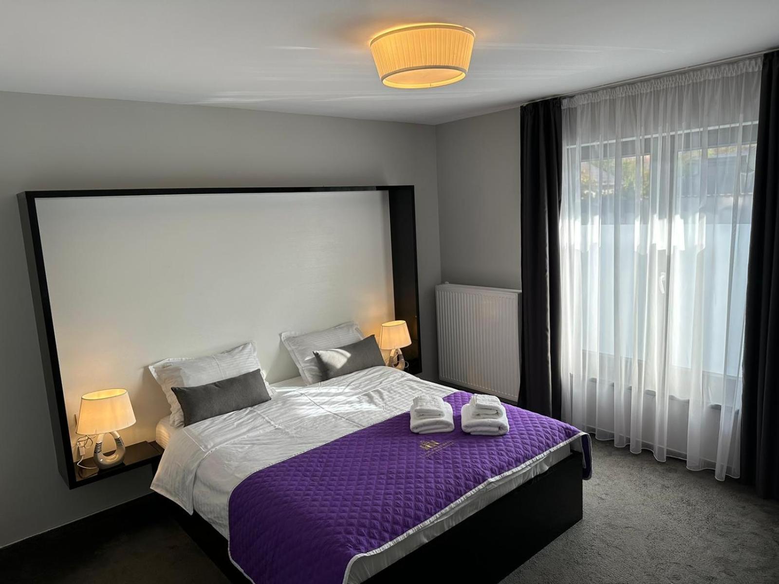 Luxury Glam Apartments & Studios Near Coresi Mall Brasov Ngoại thất bức ảnh