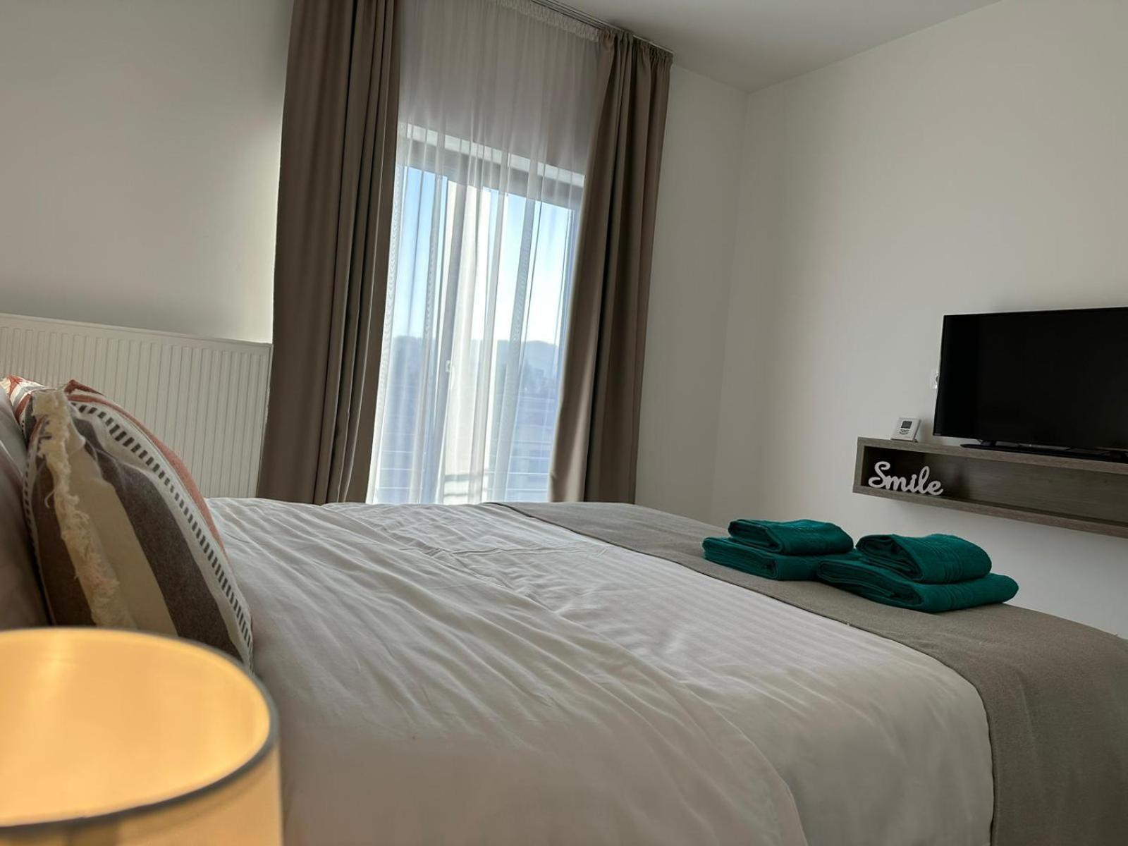 Luxury Glam Apartments & Studios Near Coresi Mall Brasov Ngoại thất bức ảnh