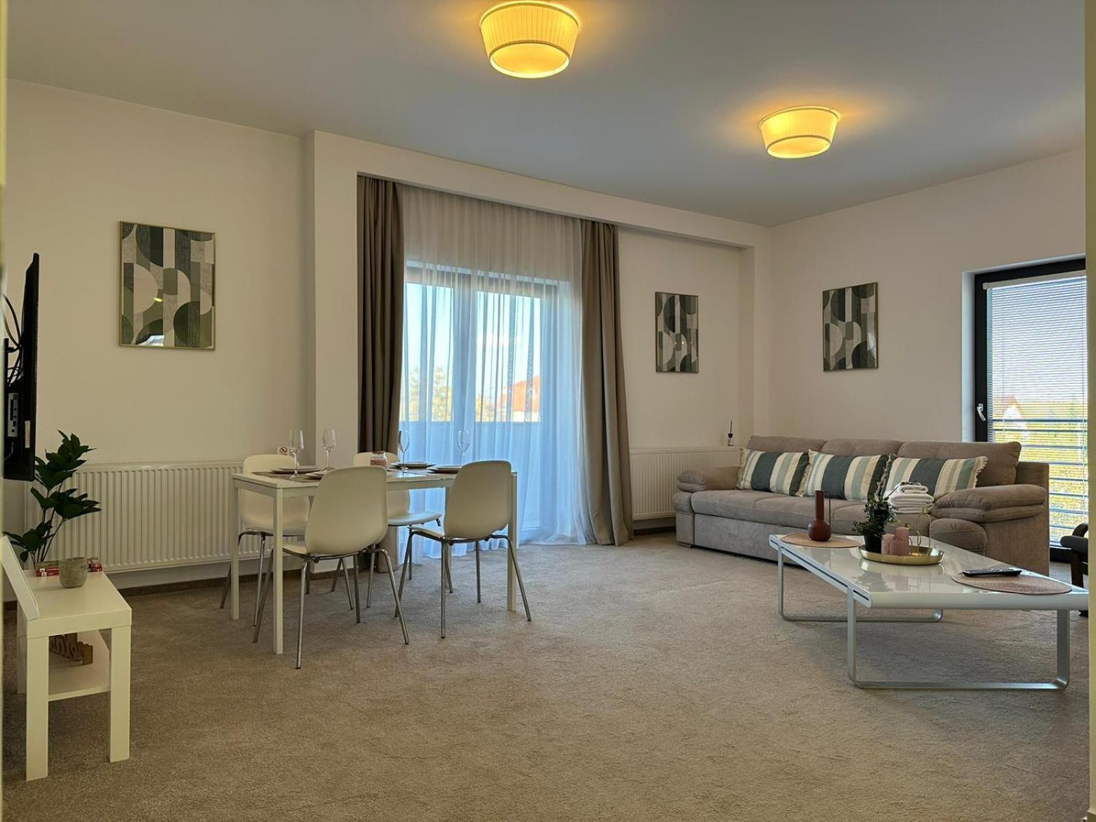 Luxury Glam Apartments & Studios Near Coresi Mall Brasov Ngoại thất bức ảnh