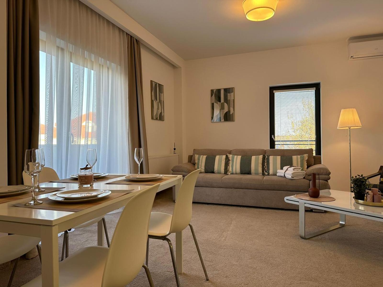 Luxury Glam Apartments & Studios Near Coresi Mall Brasov Ngoại thất bức ảnh