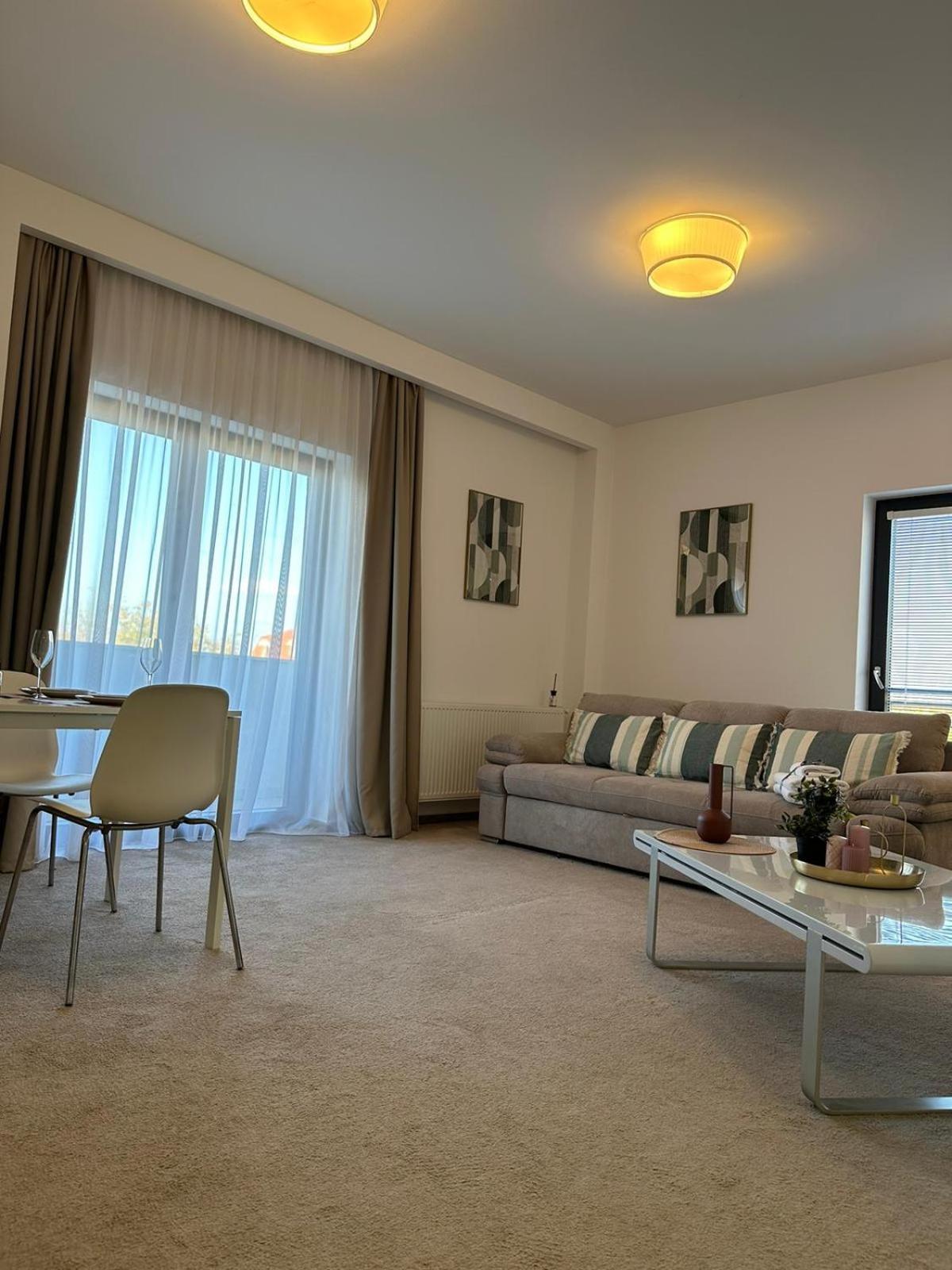 Luxury Glam Apartments & Studios Near Coresi Mall Brasov Ngoại thất bức ảnh