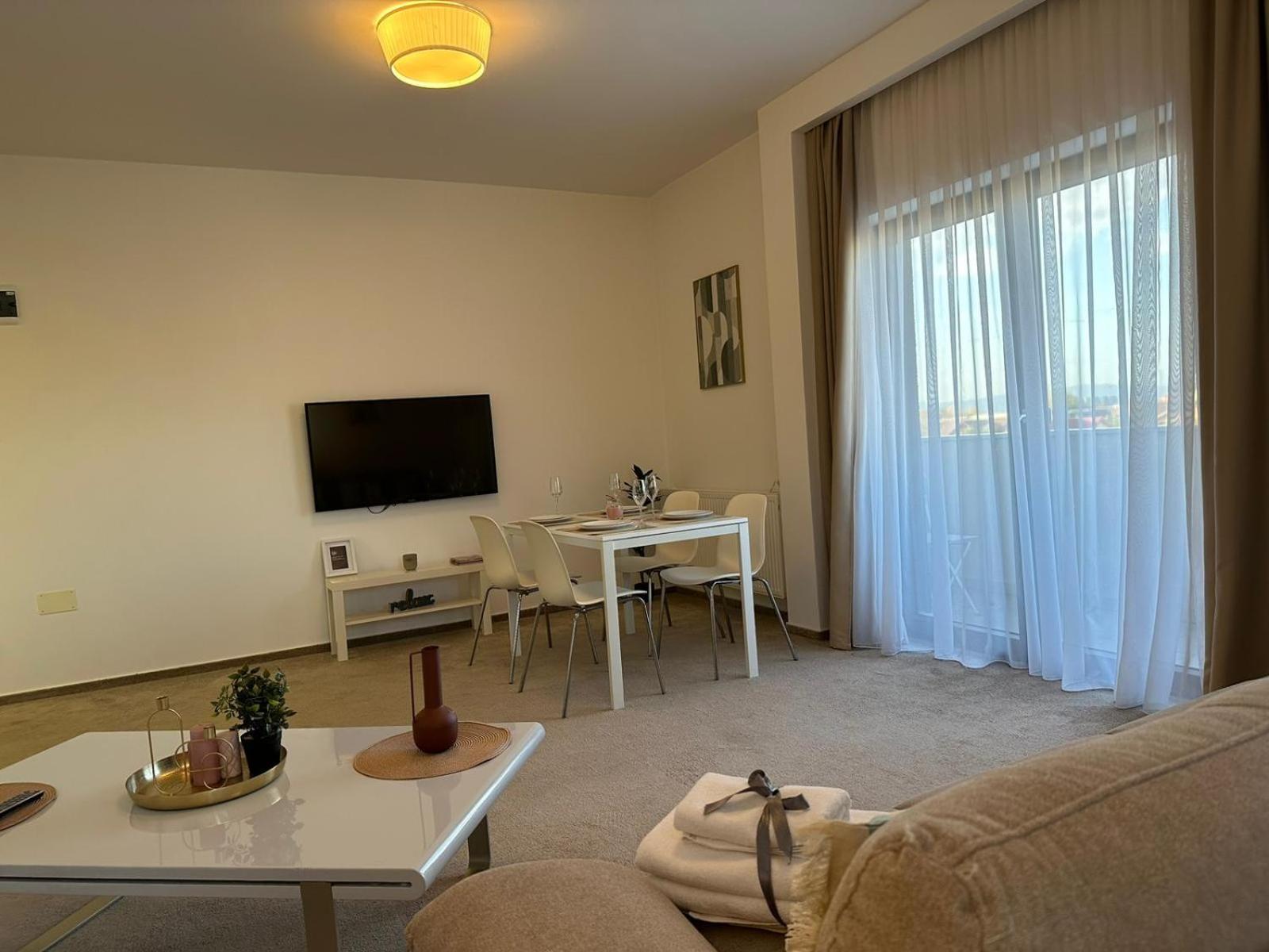 Luxury Glam Apartments & Studios Near Coresi Mall Brasov Ngoại thất bức ảnh