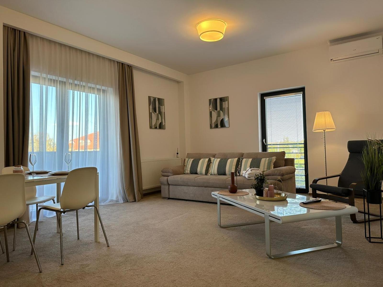 Luxury Glam Apartments & Studios Near Coresi Mall Brasov Ngoại thất bức ảnh