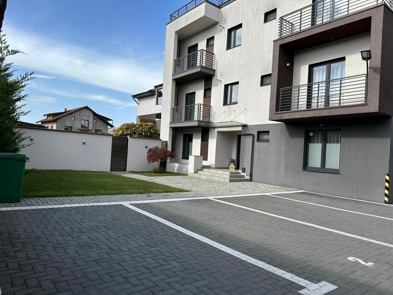 Luxury Glam Apartments & Studios Near Coresi Mall Brasov Ngoại thất bức ảnh