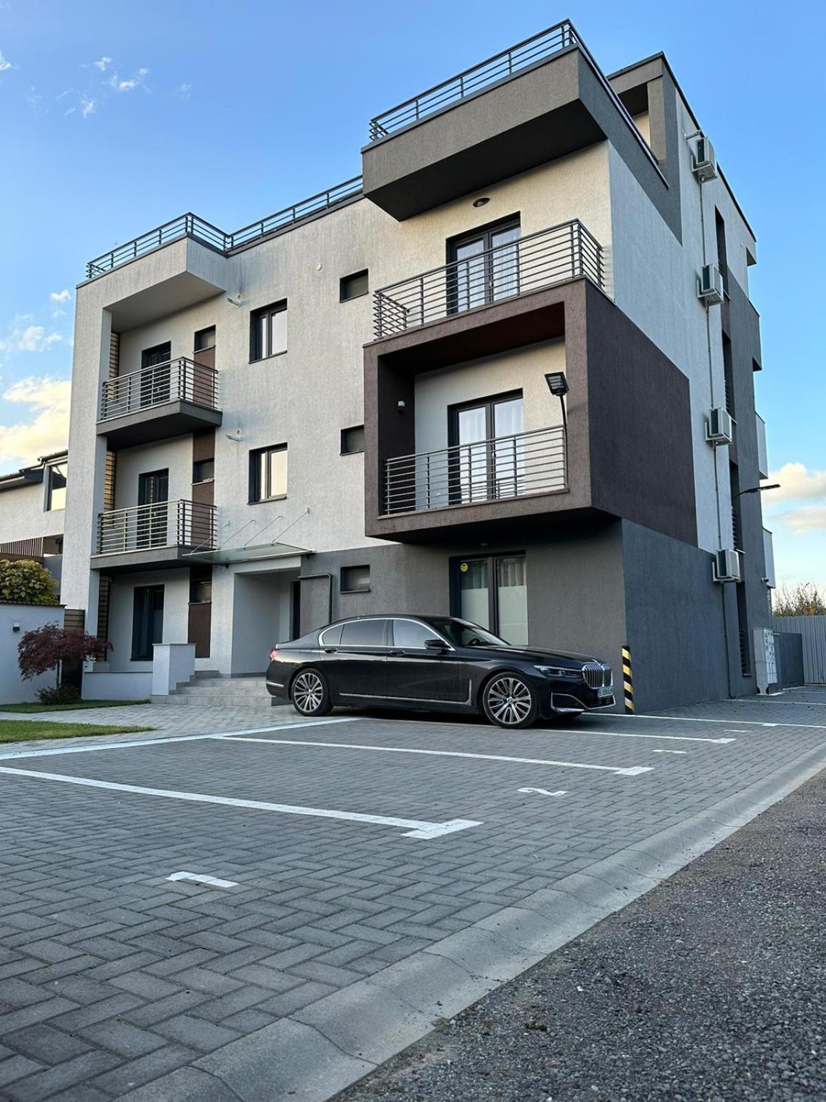 Luxury Glam Apartments & Studios Near Coresi Mall Brasov Ngoại thất bức ảnh