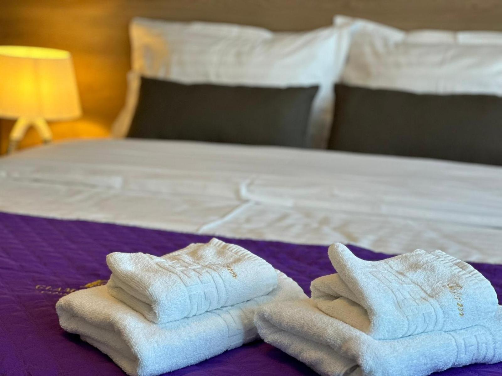 Luxury Glam Apartments & Studios Near Coresi Mall Brasov Ngoại thất bức ảnh