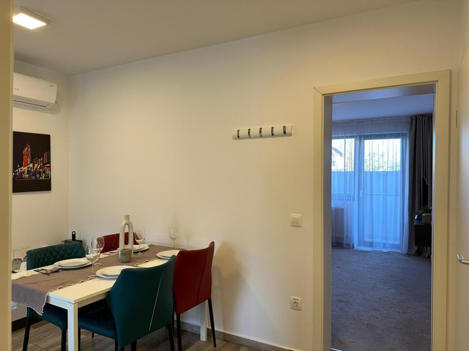 Luxury Glam Apartments & Studios Near Coresi Mall Brasov Ngoại thất bức ảnh