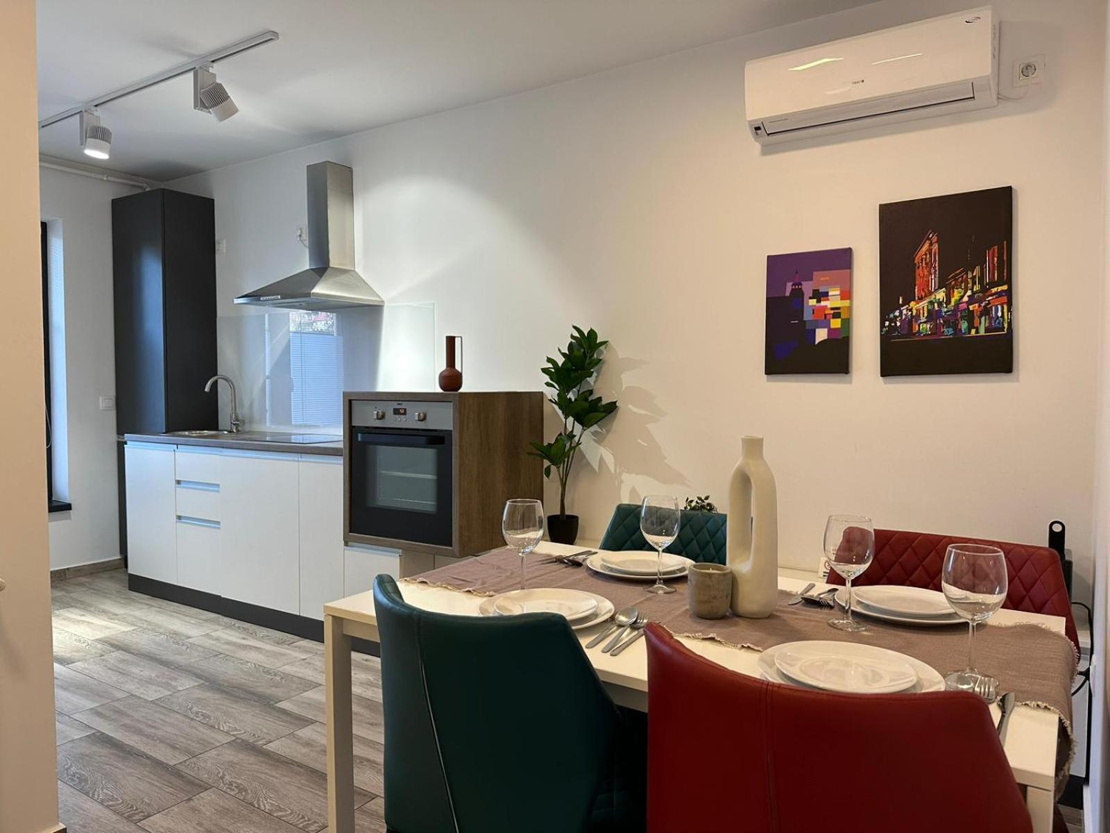 Luxury Glam Apartments & Studios Near Coresi Mall Brasov Ngoại thất bức ảnh